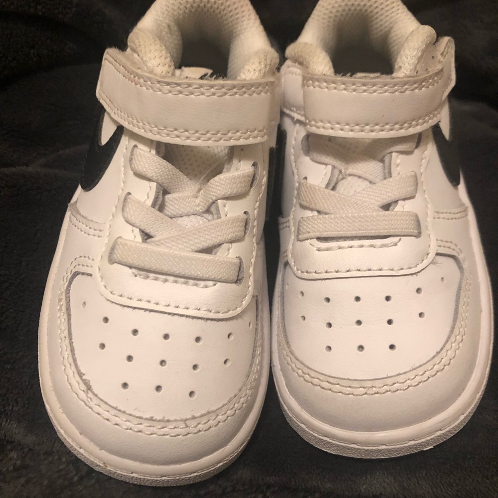 Nike toddler sneakers 6C